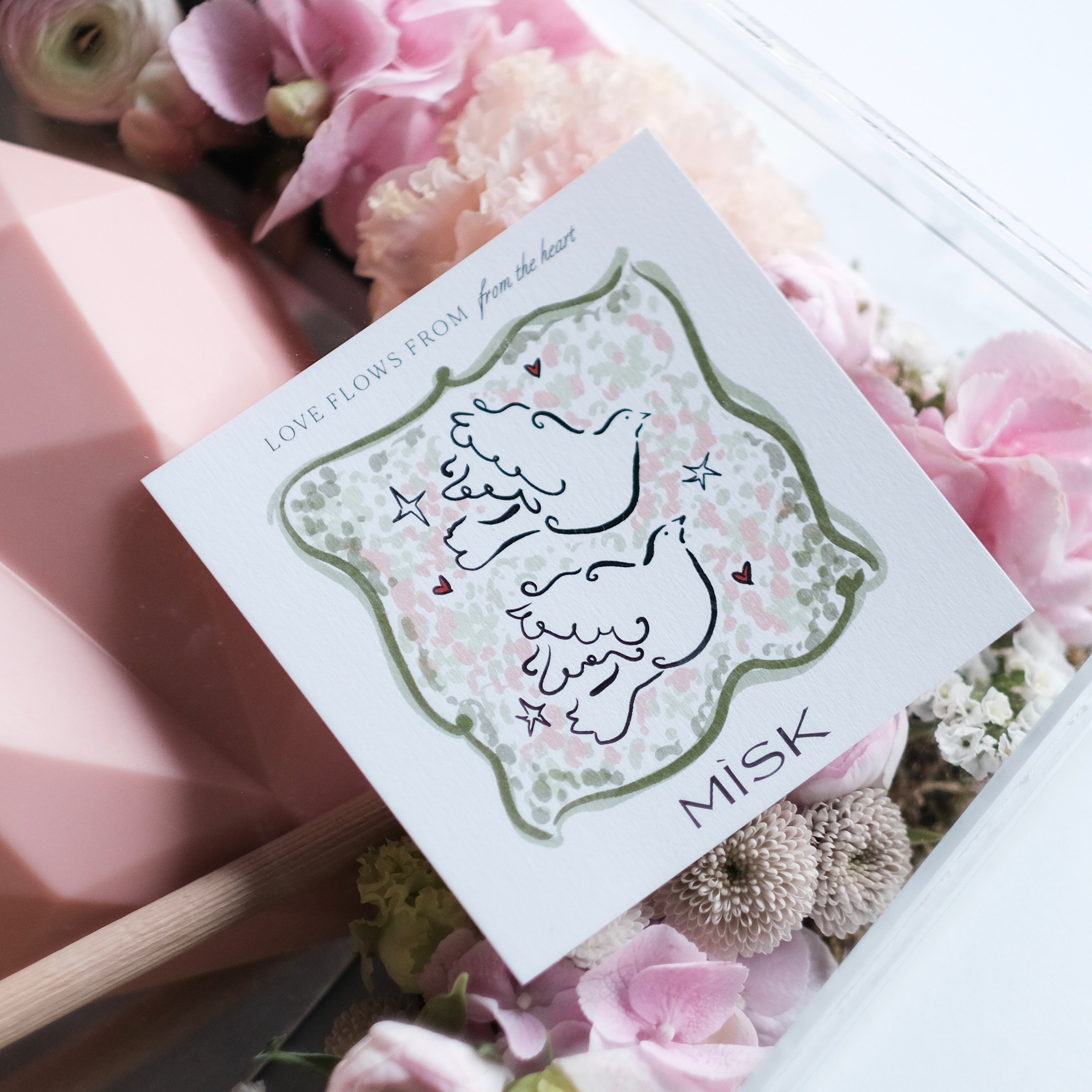 Pembe Kalpli Kırılan Çikolata Çiçek Pleksi Hediye Kutusu