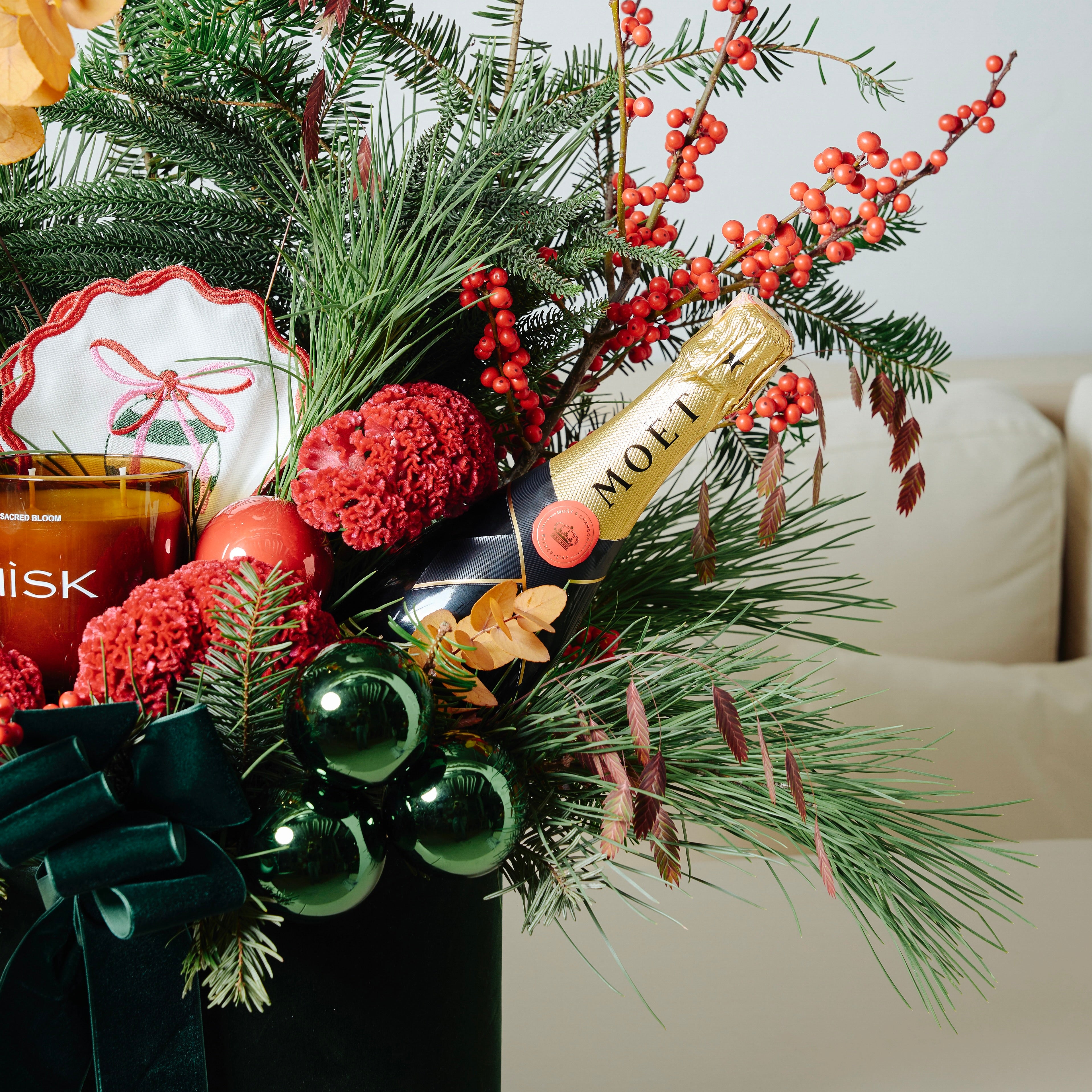 Yeşil Kadife Kutuda Yılbaşı Hediye Seti - Şampanyalı