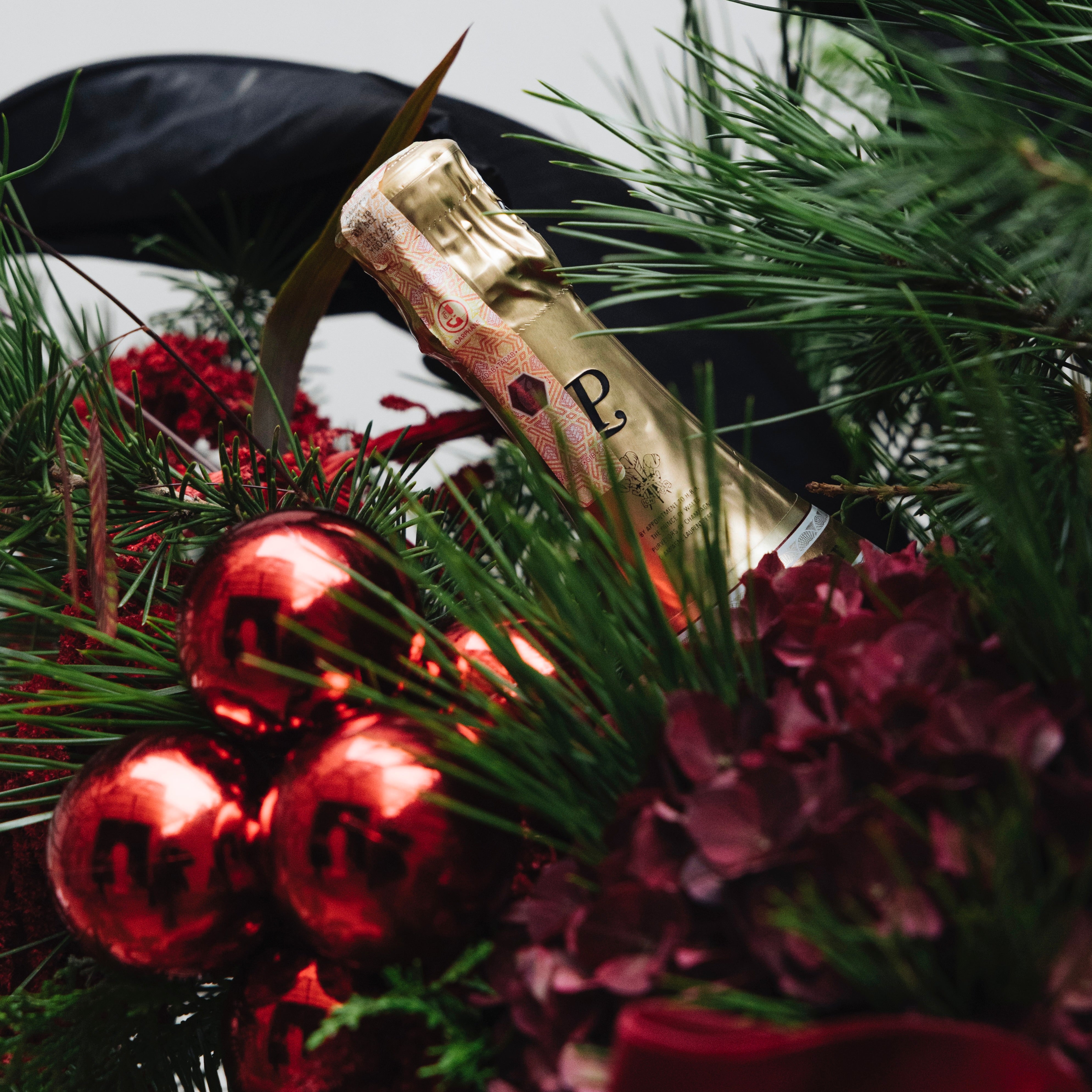 Siyah Kadife Kutuda Yılbaşı Aranjmanı - Şampanyalı