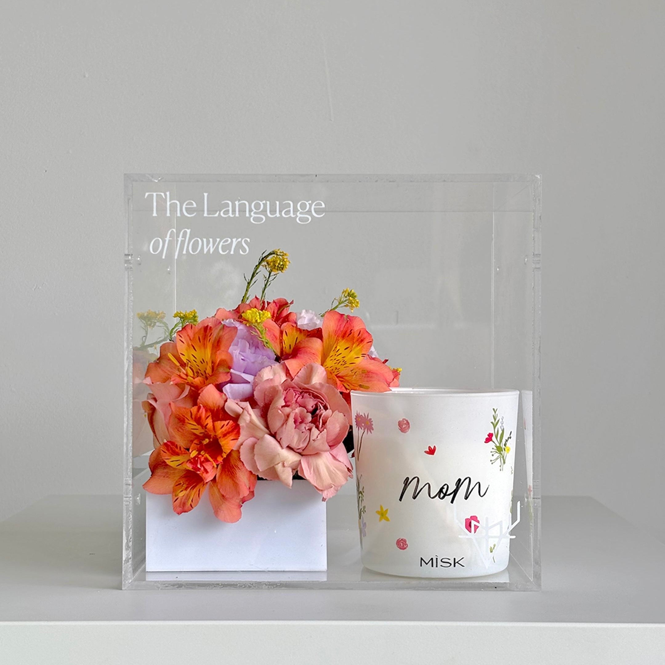 ''I Love You Mom'' Kokulu Mum ve Çiçek Aranjmanlı Gift Box