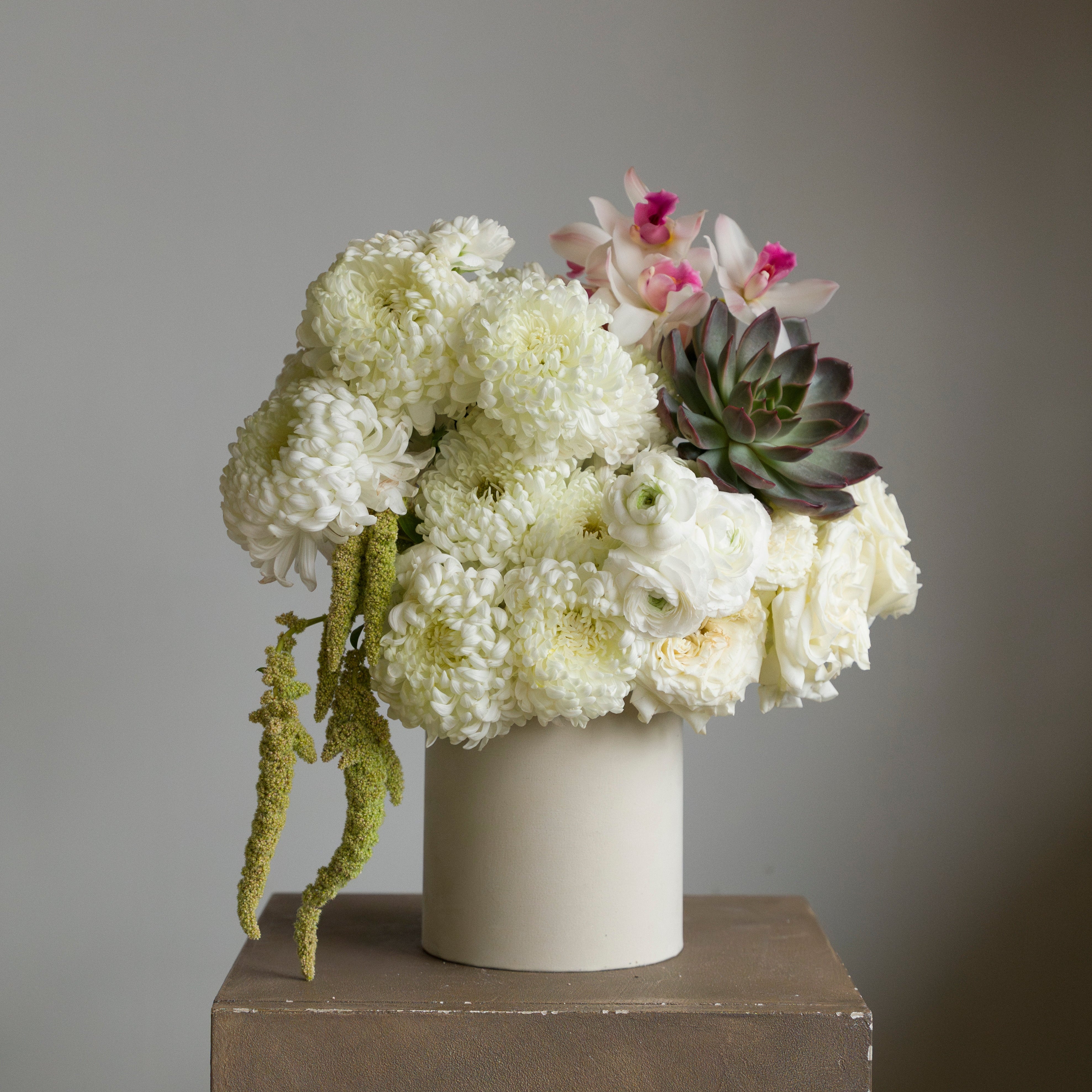 White With An Edge Aranjmanı