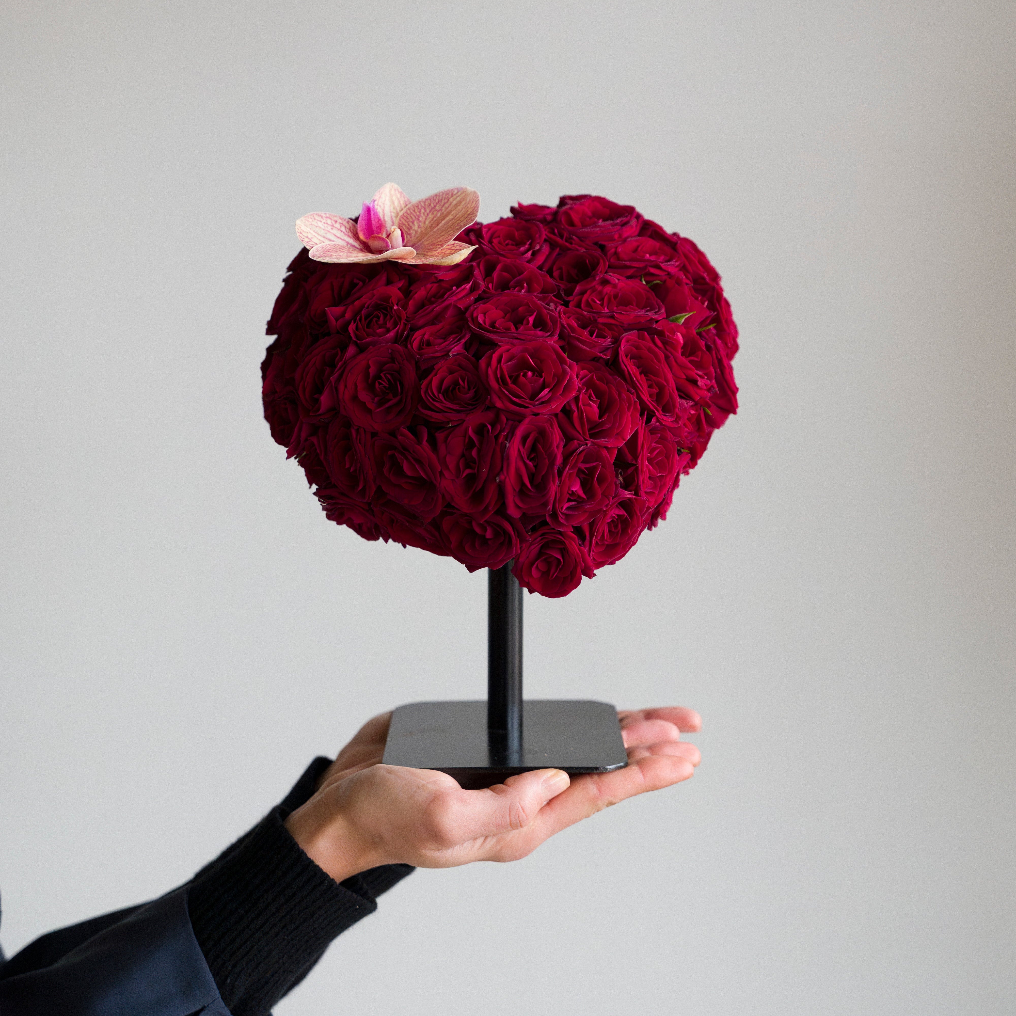 Love Captured Özel Pleksi Aranjmanı