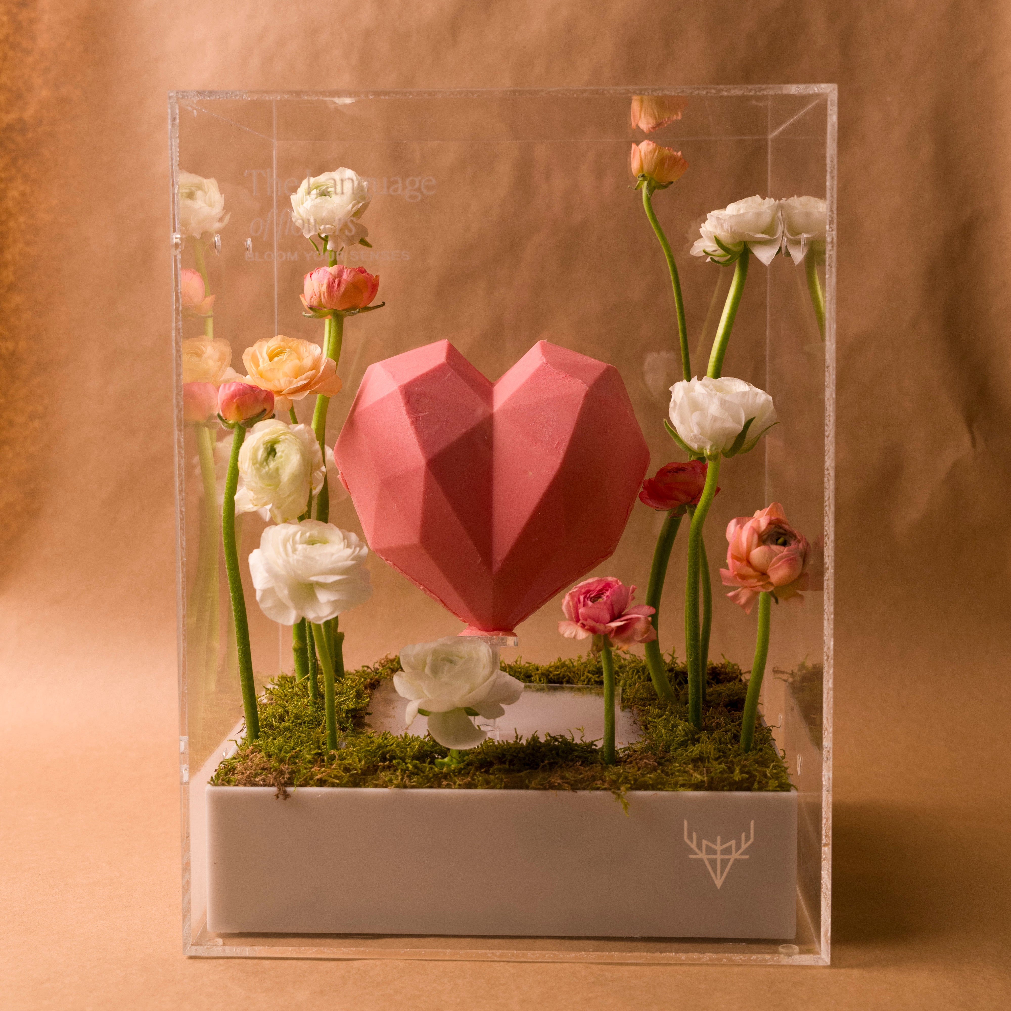 Chocolate Heart Çiçek Pleksi Aranjmanı