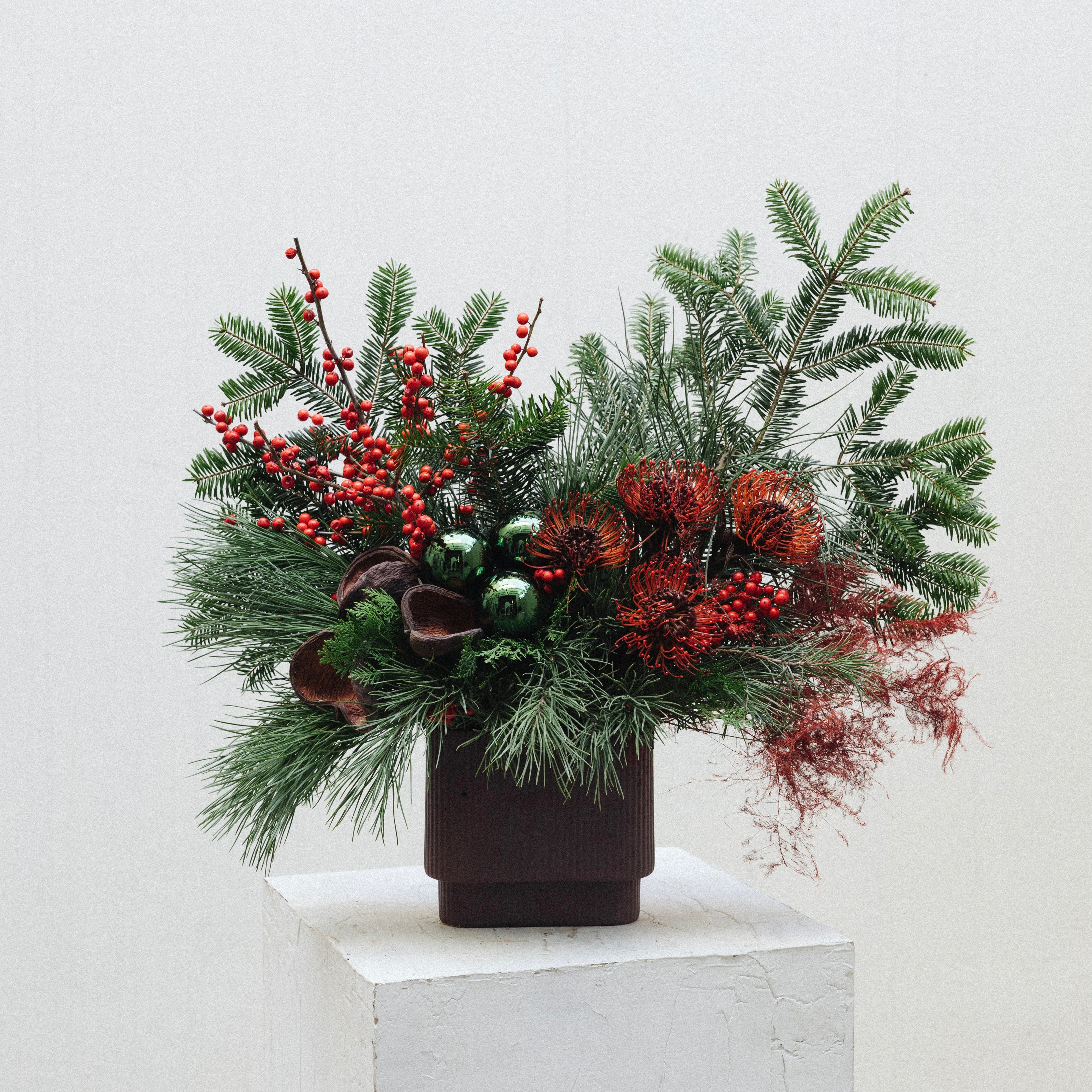 Kahverengi Vazoda Yılbaşı Aranjmanı