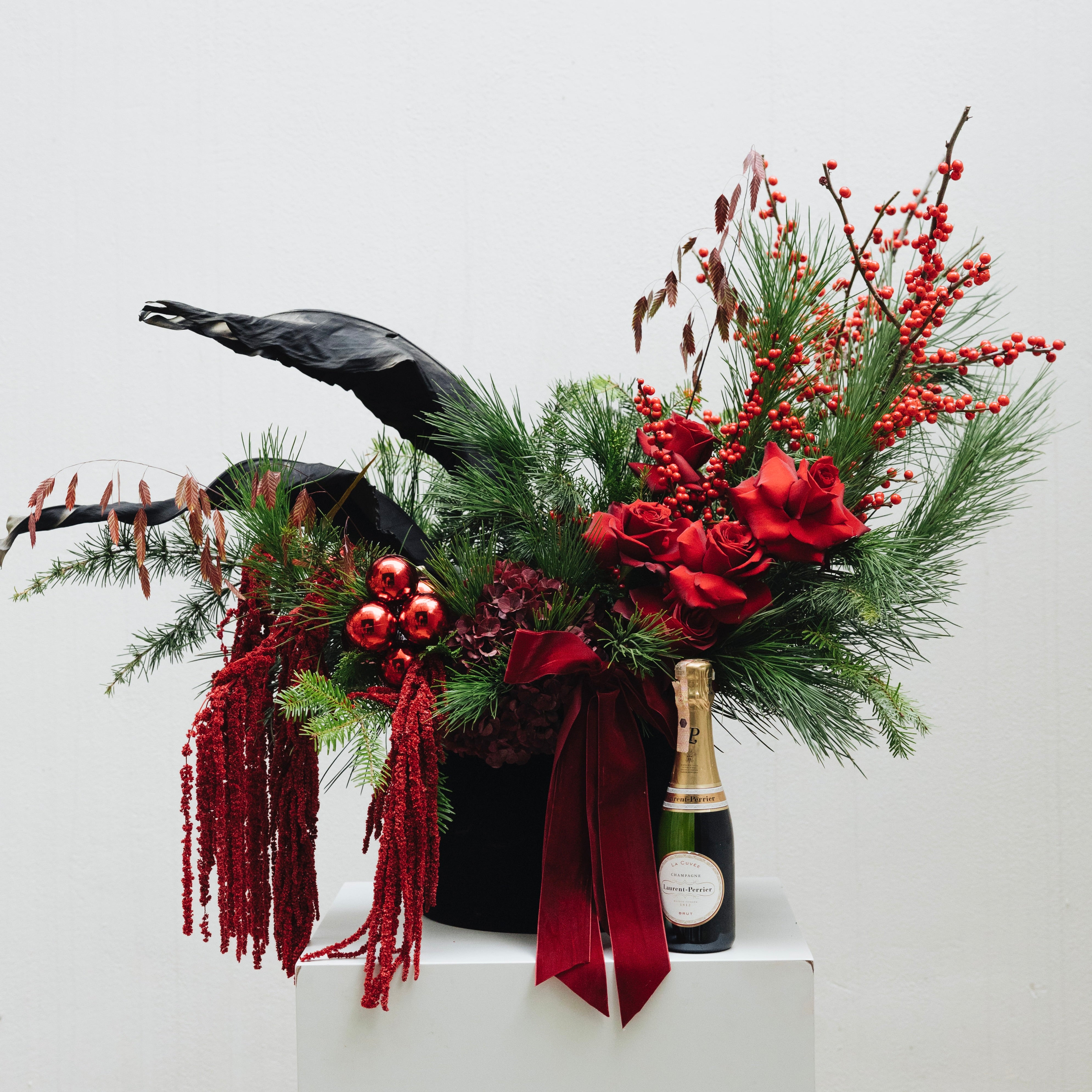 Siyah Kadife Kutuda Yılbaşı Aranjmanı - Şampanyalı